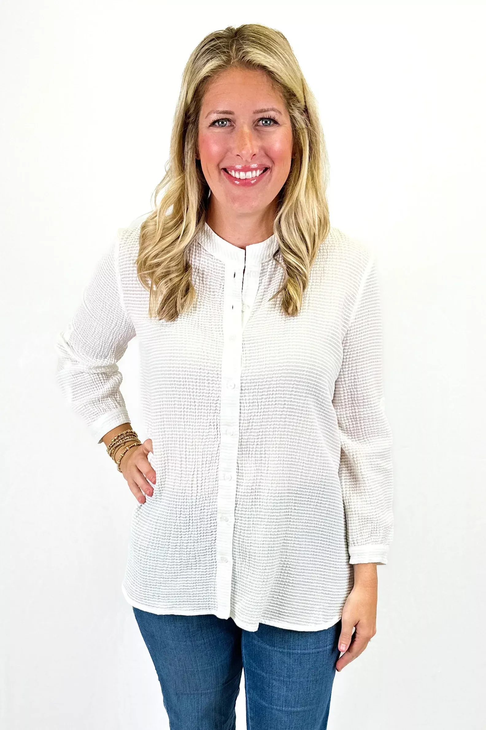 WHITE TEXTURED 3/4 SLEEVE BUTTON TOP